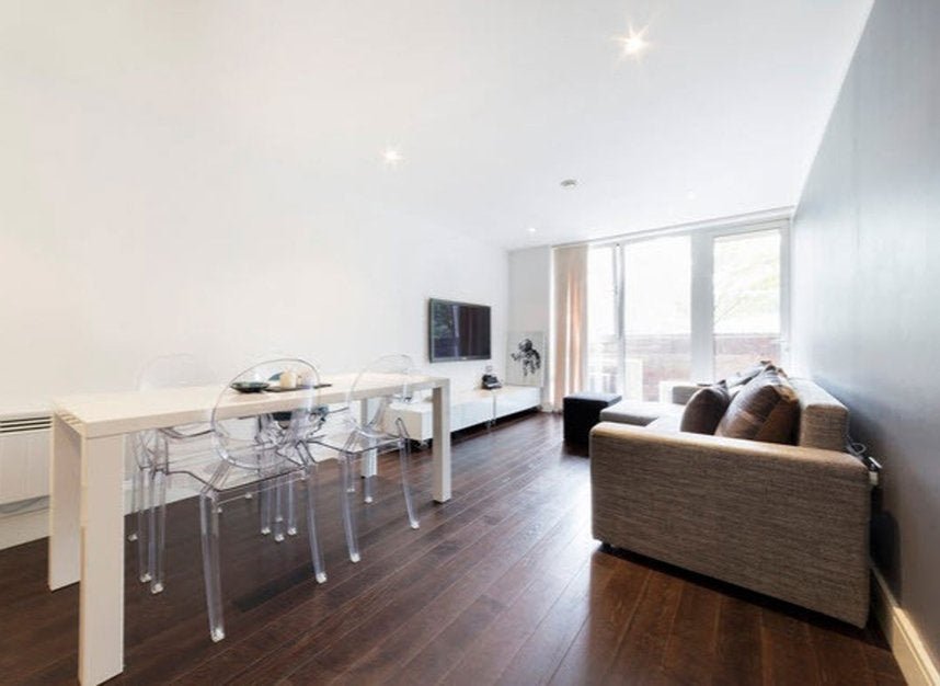 Flat Drayton Park in Greater London