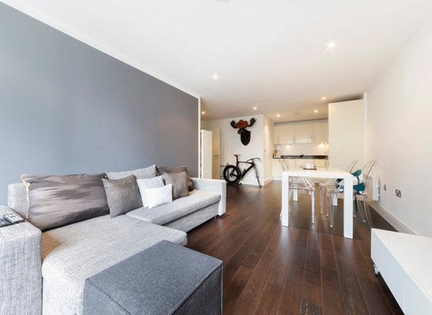 Flat Drayton Park in Greater London