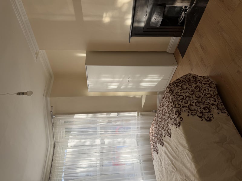Room Heath Road in Greater London