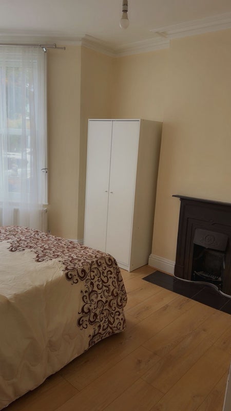 Room Heath Road in Greater London