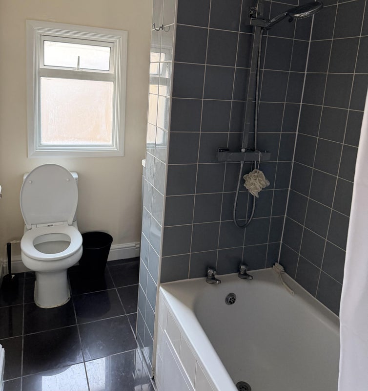 Room Heath Road in Greater London
