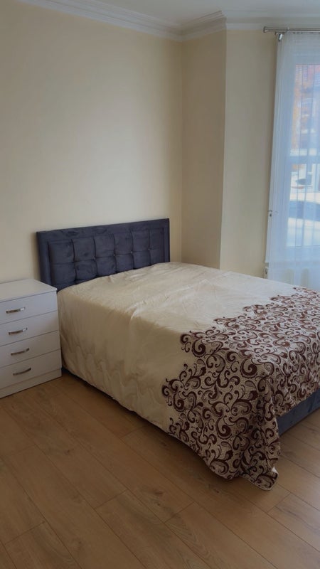 Room Heath Road in Greater London