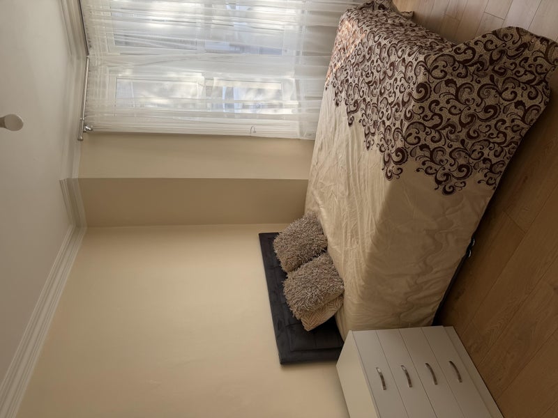 Room Heath Road in Greater London