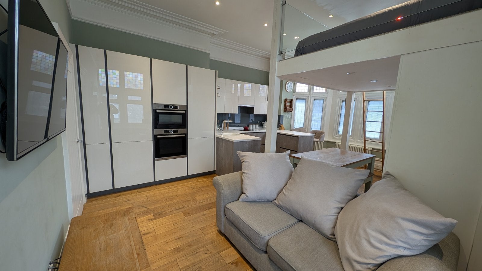 Flat Earls Avenue in Folkestone and Hythe District