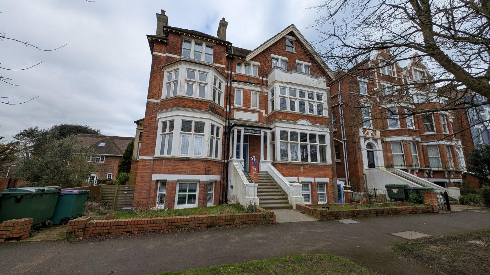Flat Earls Avenue in Folkestone and Hythe District