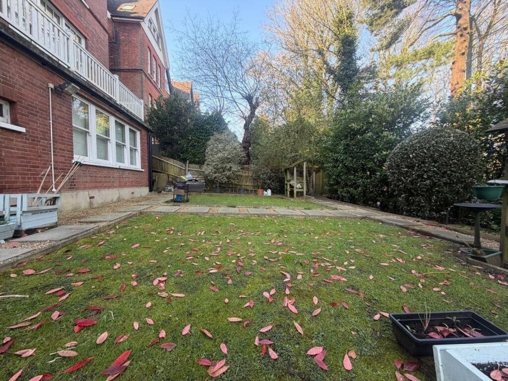 Flat Shepherds Hill in Greater London
