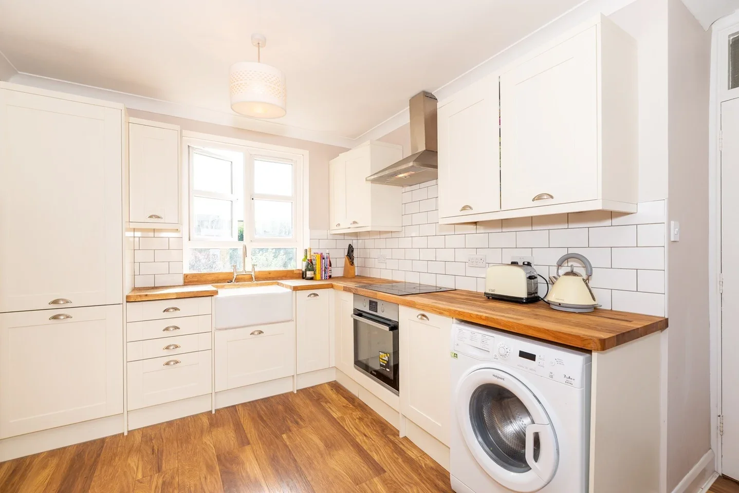 Flat Gales Gardens in Greater London