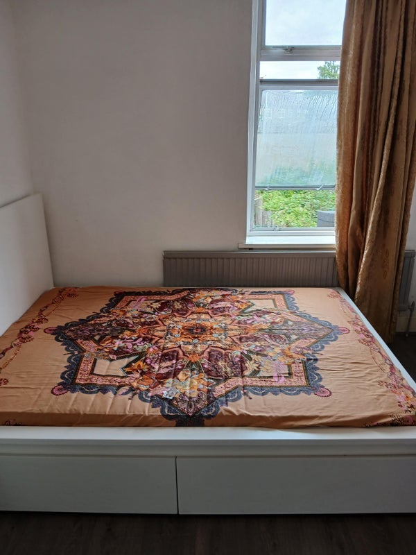 Room White Horse Road in Greater London