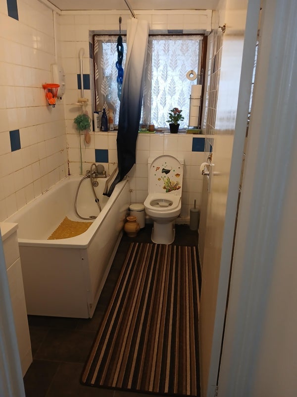 Room White Horse Road in Greater London