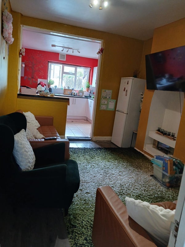 Room White Horse Road in Greater London
