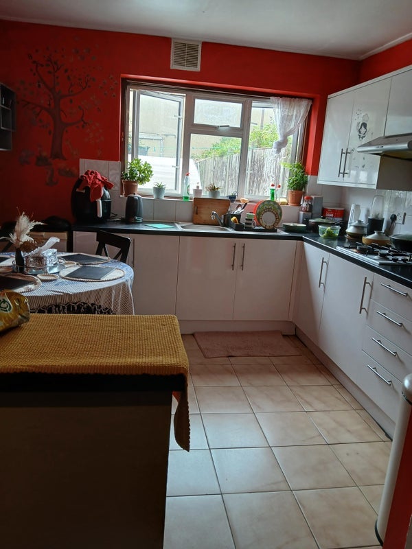 Room White Horse Road in Greater London