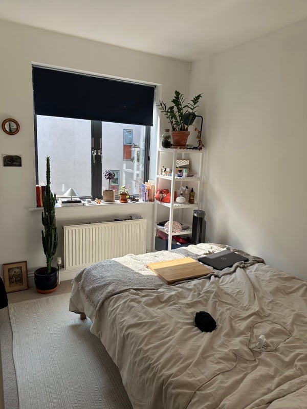 Flat Manor Gardens in Greater London