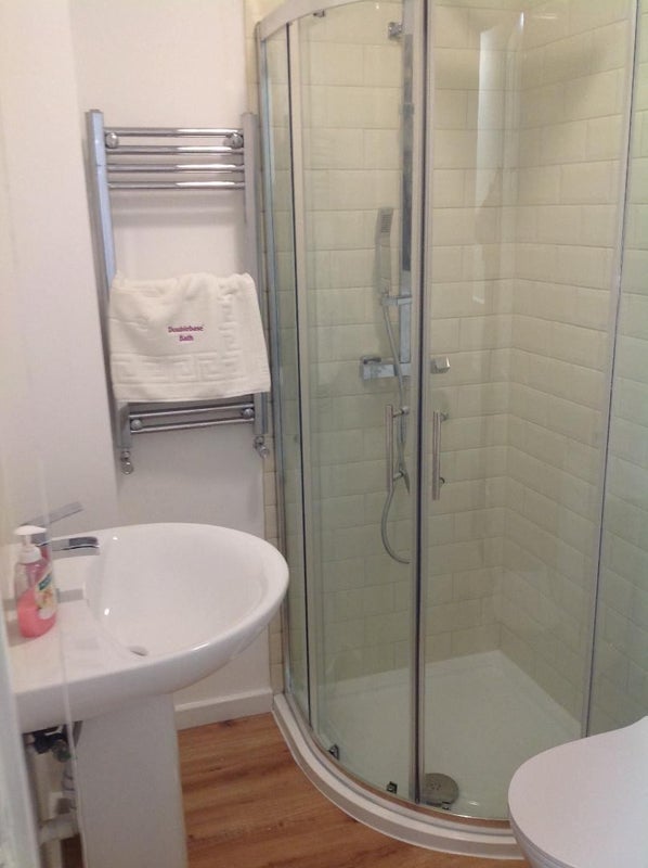 Room Dressington Avenue in Greater London