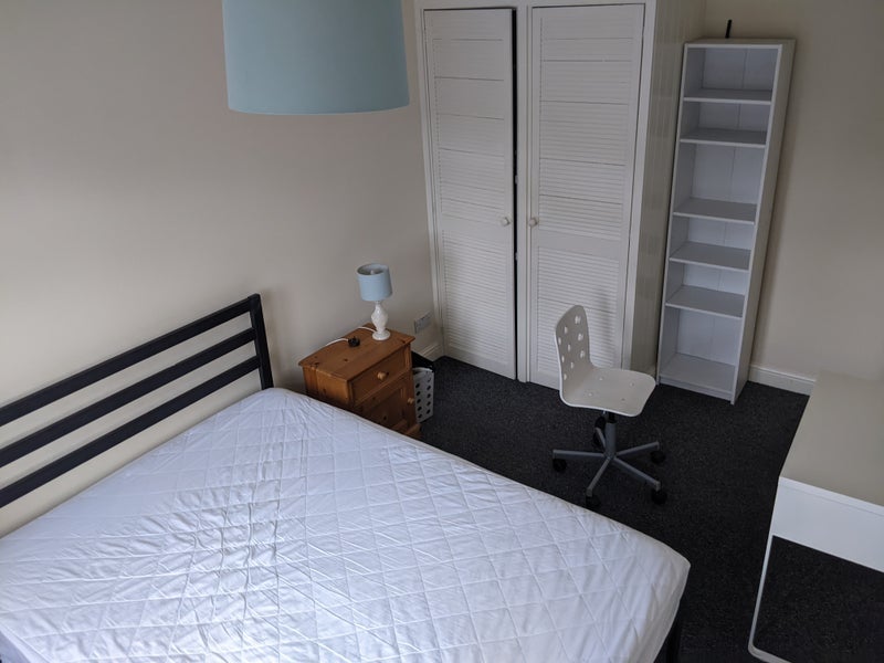 Room Dressington Avenue in Greater London