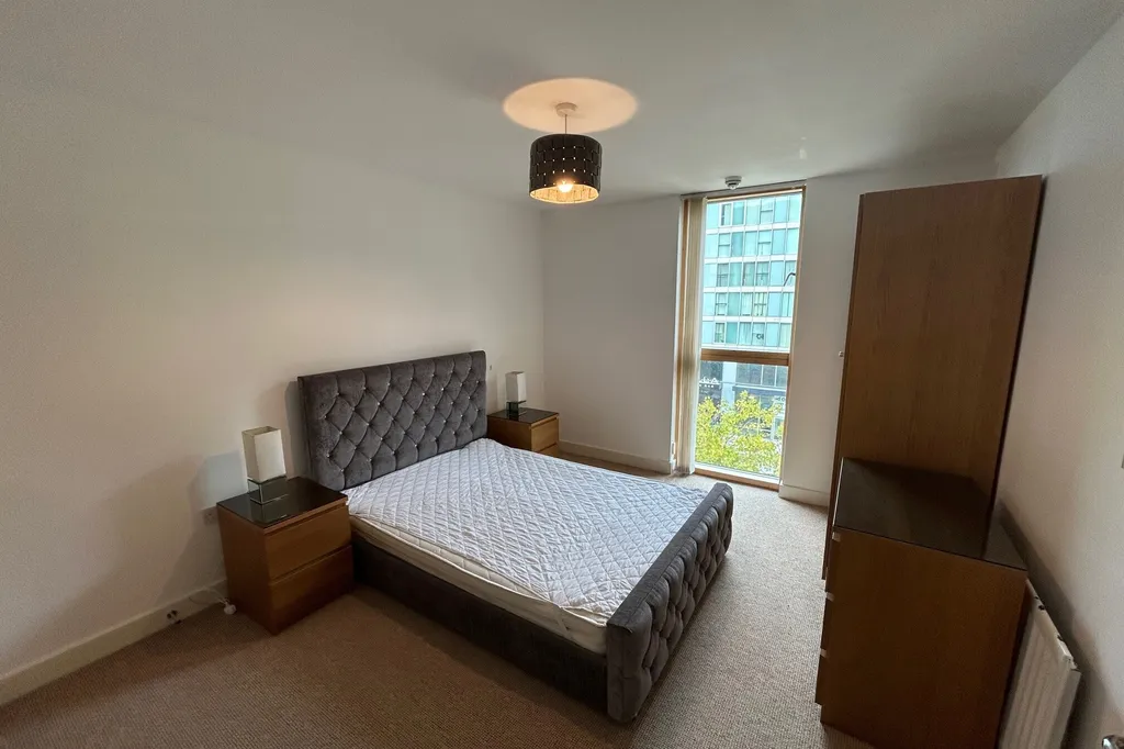 Flat Avebury Boulevard in Milton Keynes