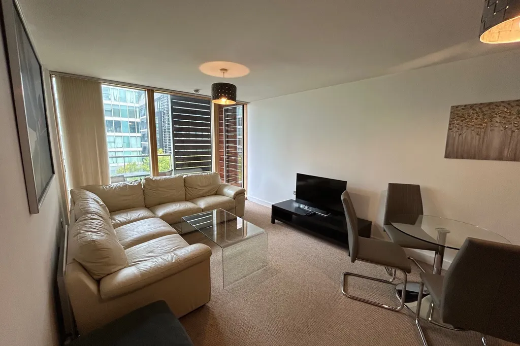 Flat Avebury Boulevard in Milton Keynes