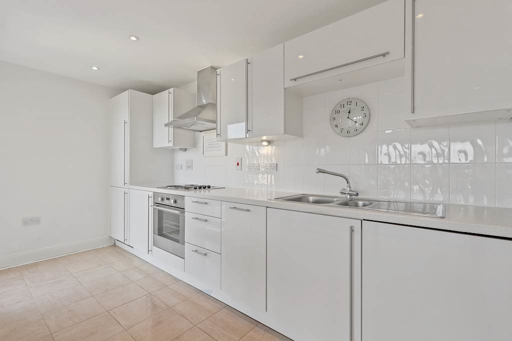 Flat Spa Road in Greater London