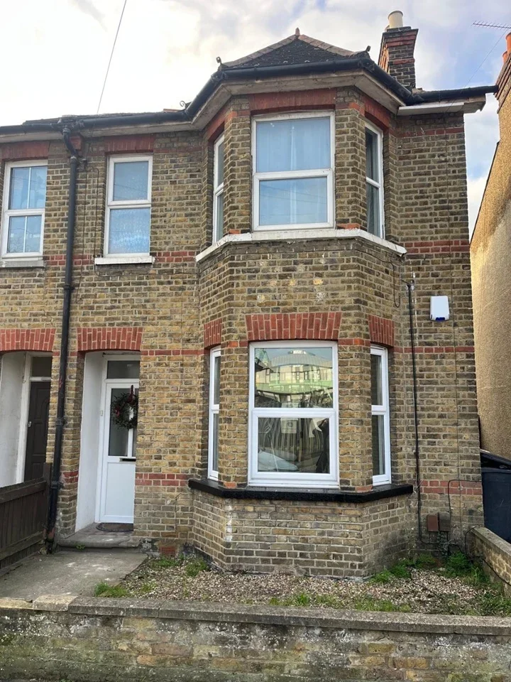 Flat Montem Lane in Slough