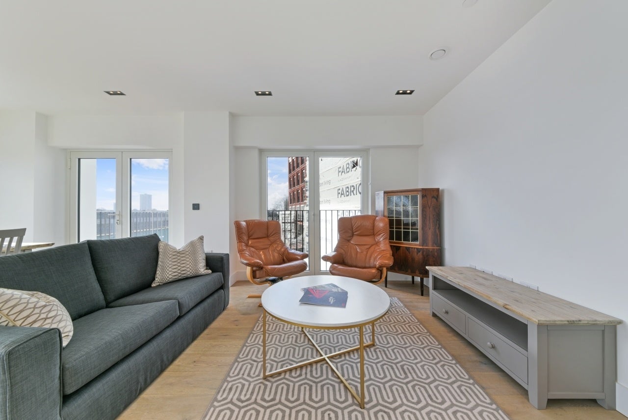 Flat Exchange Gardens in Greater London