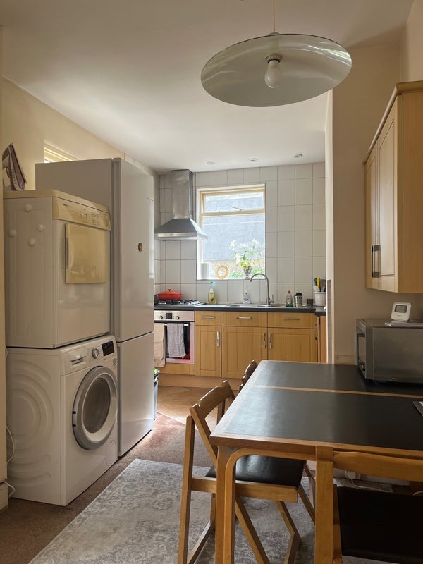 Room Camborne Road in Greater London