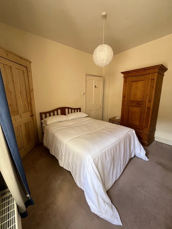Room Camborne Road in Greater London