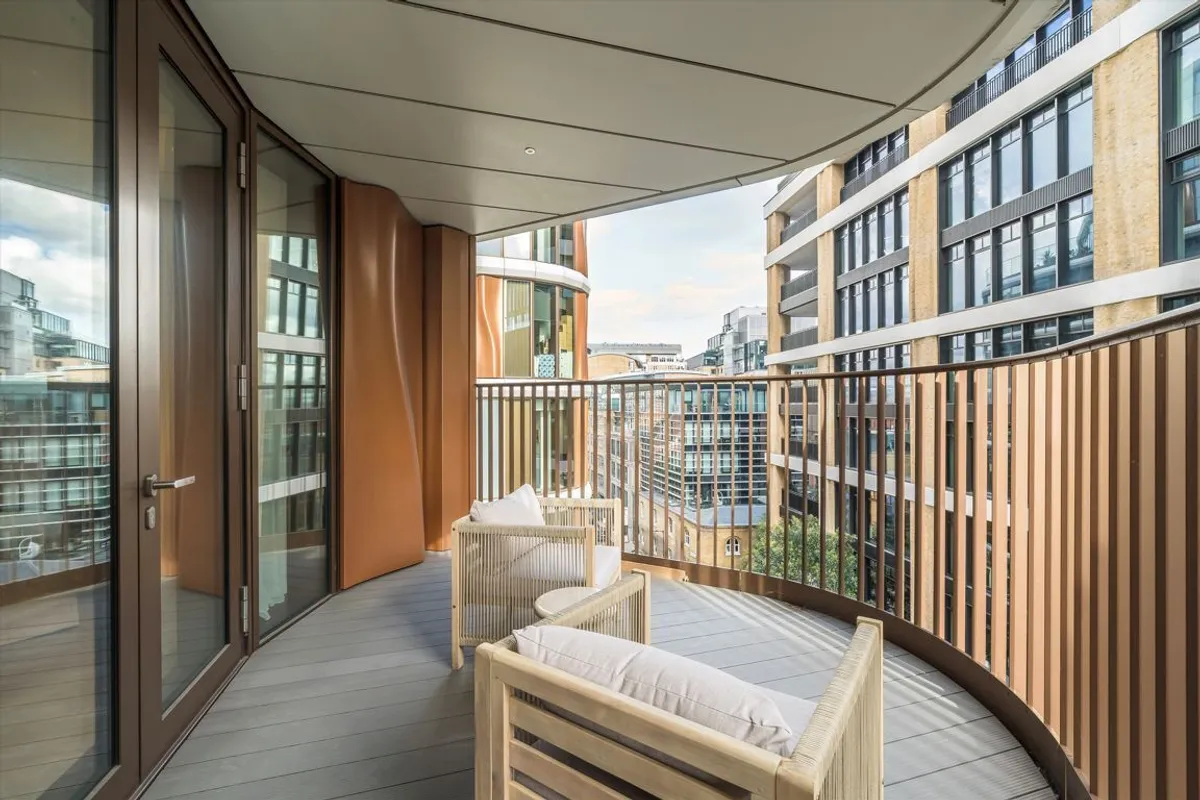 Flat Park Street in Greater London