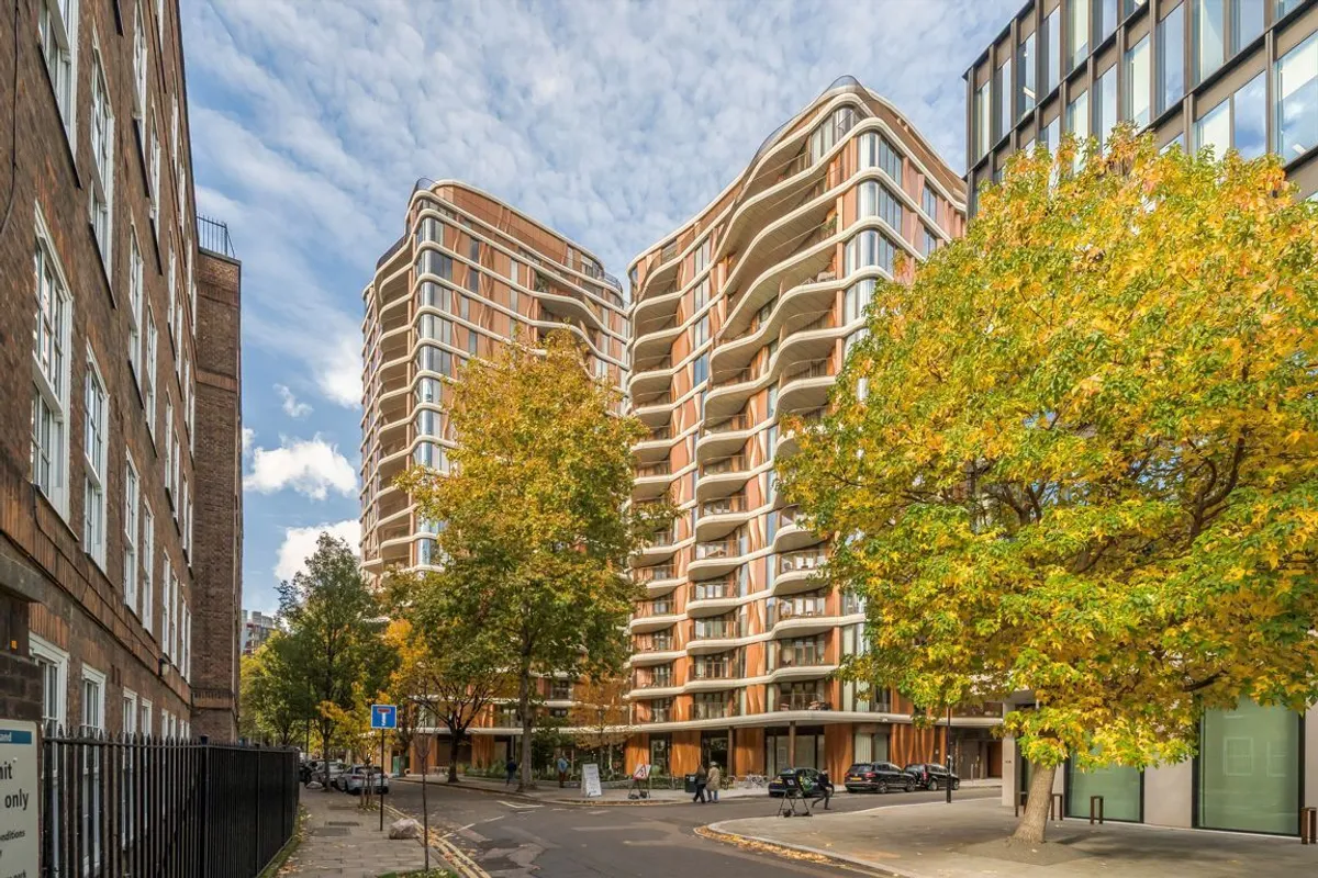 Flat Park Street in Greater London