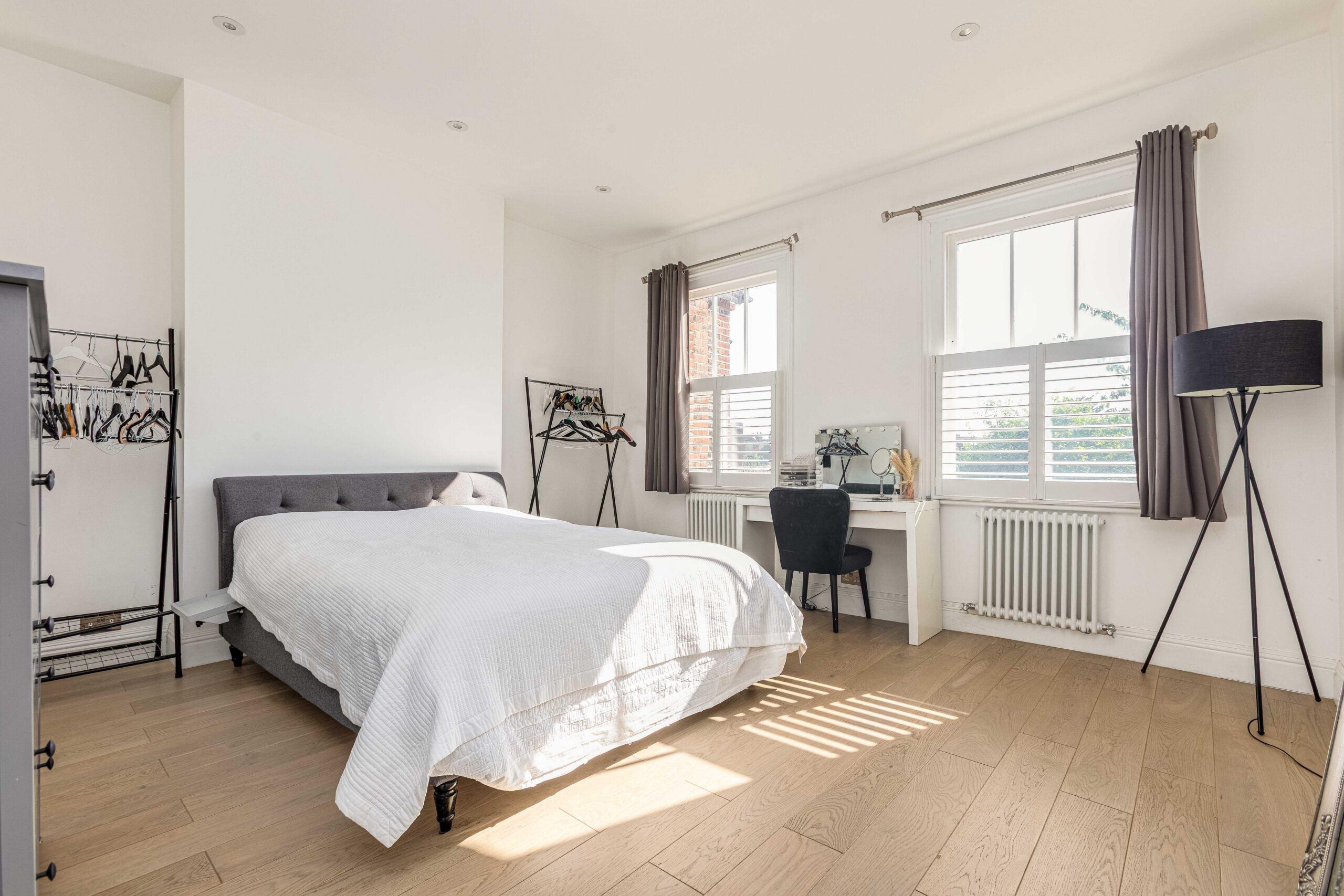Flat Thornton Avenue in Greater London