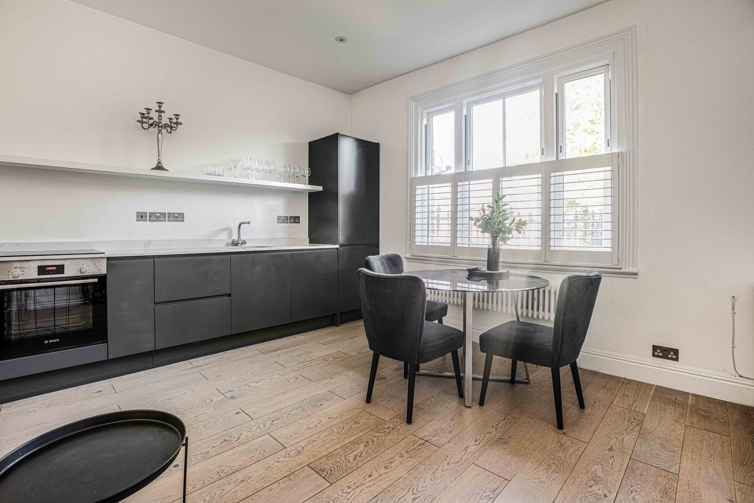 Flat Thornton Avenue in Greater London