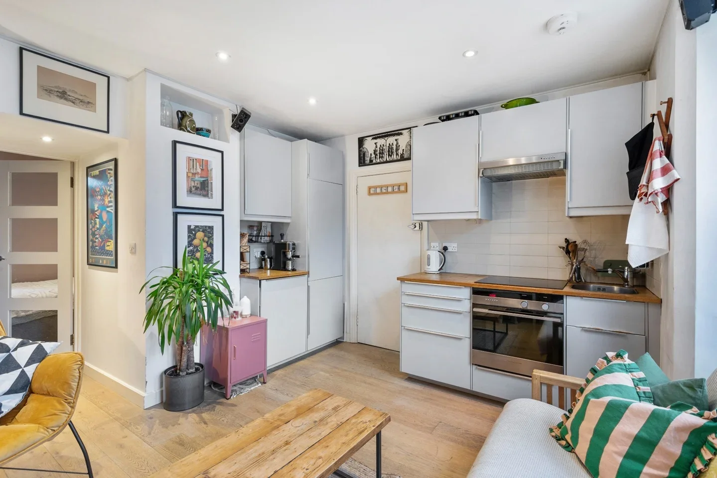 Flat Prowse Place in Greater London