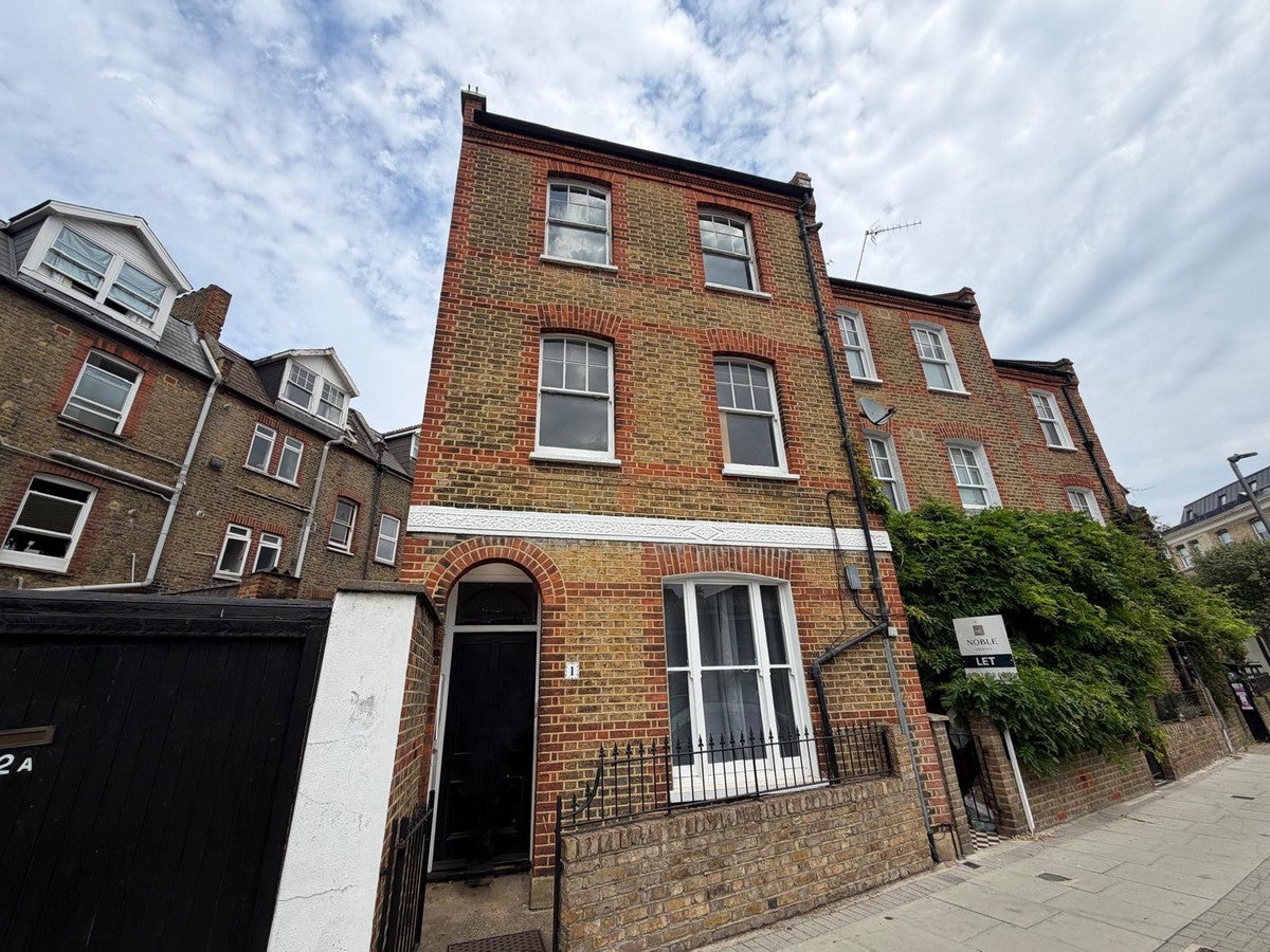 Flat Robinson Street in Greater London