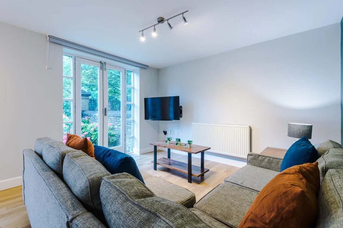 Flat Jesmond Road in Newcastle upon Tyne