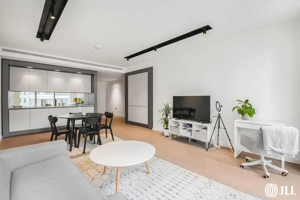 Flat Park Drive in Greater London