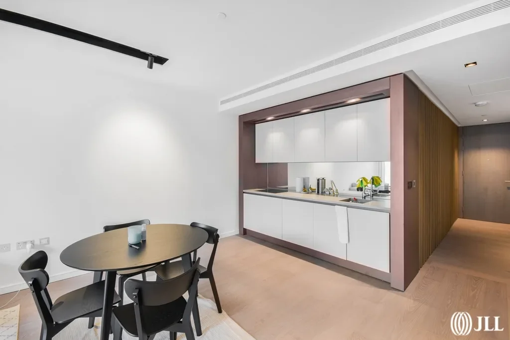 Flat Park Drive in Greater London