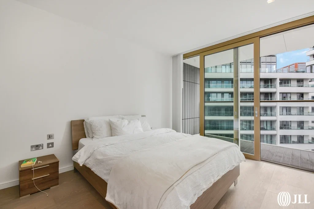Flat Park Drive in Greater London