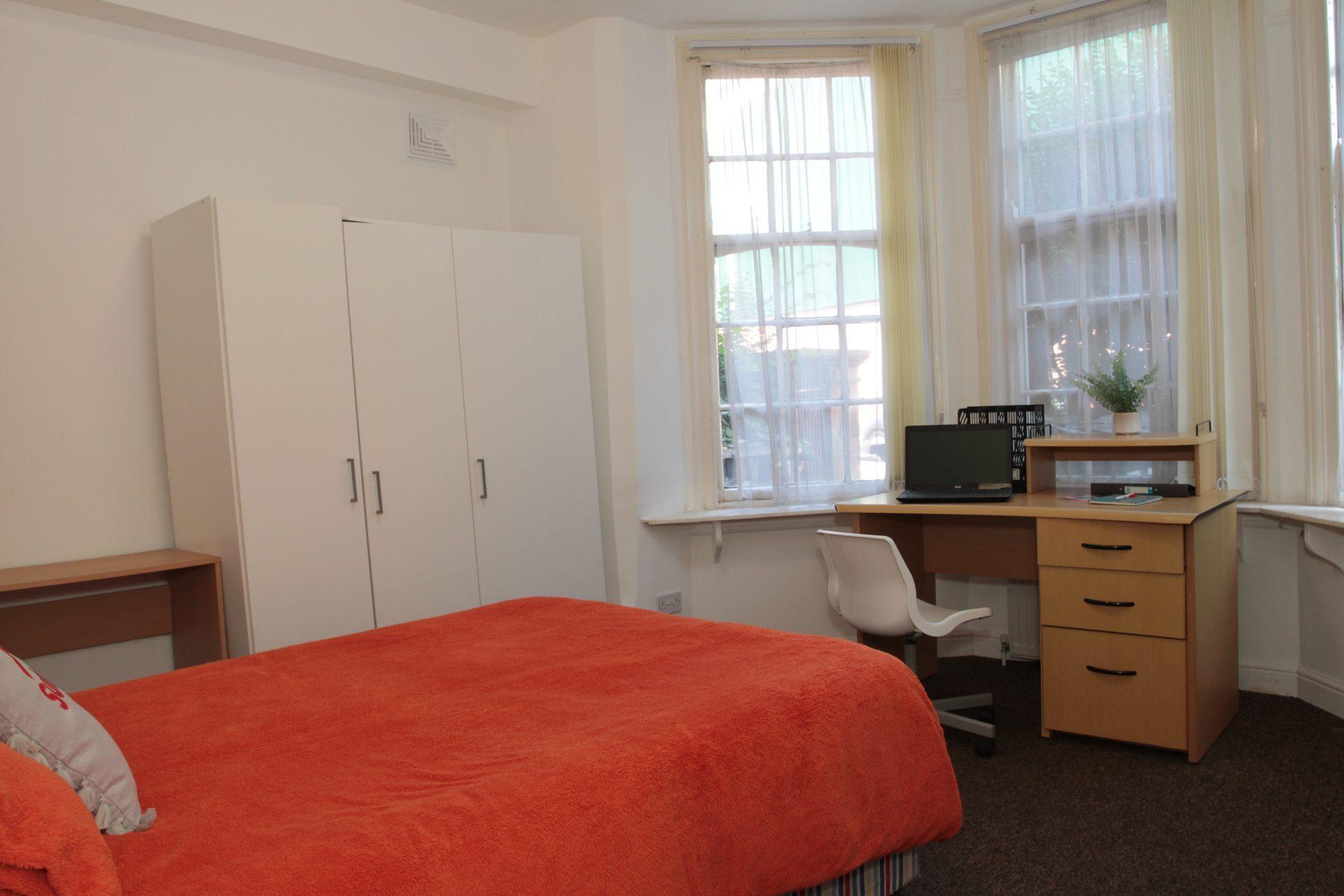 Flat Aylestone Road in Leicester