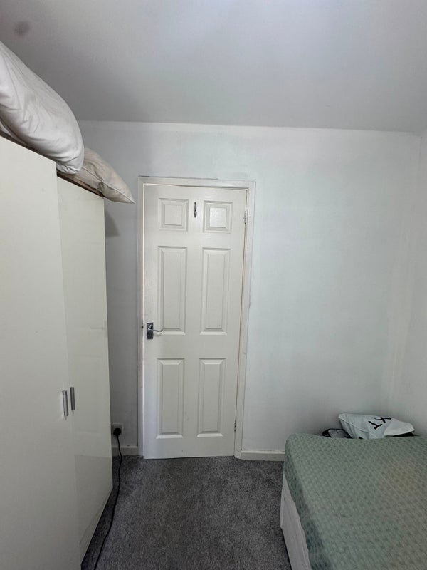 Room Newby Avenue in St Helens