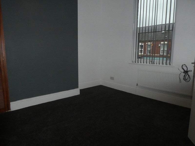 Flat Ayres Road in Manchester