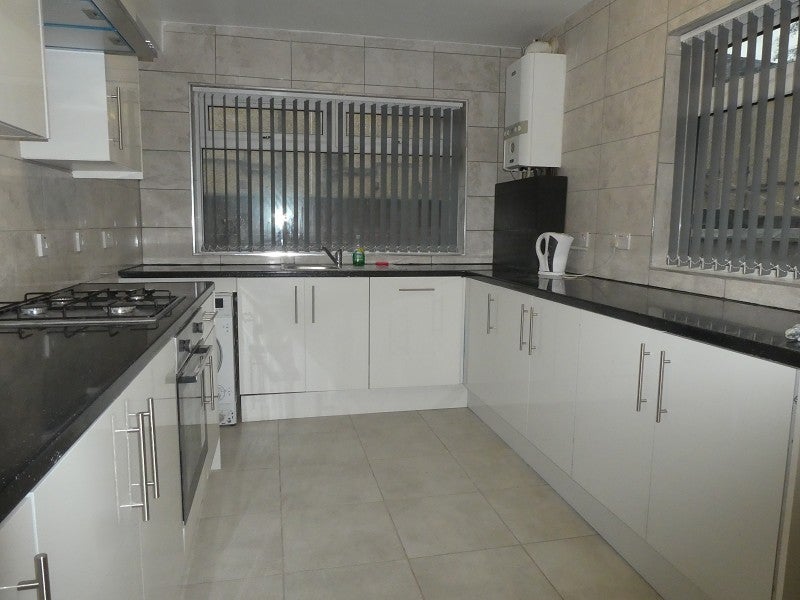Flat Ayres Road in Manchester