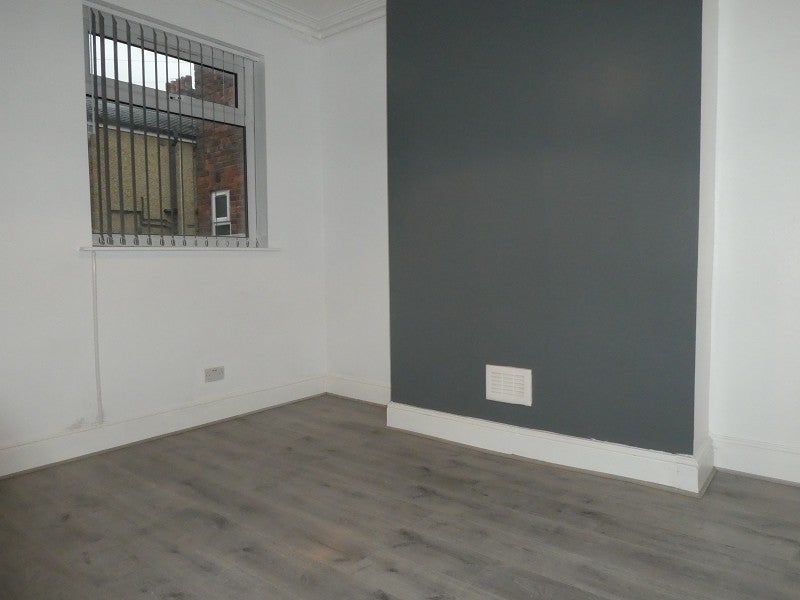 Flat Ayres Road in Manchester
