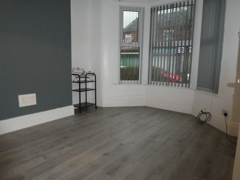 Flat Ayres Road in Manchester