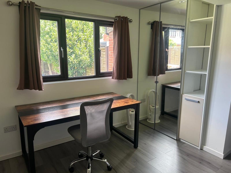 Room Pennyroyal Avenue in Greater London