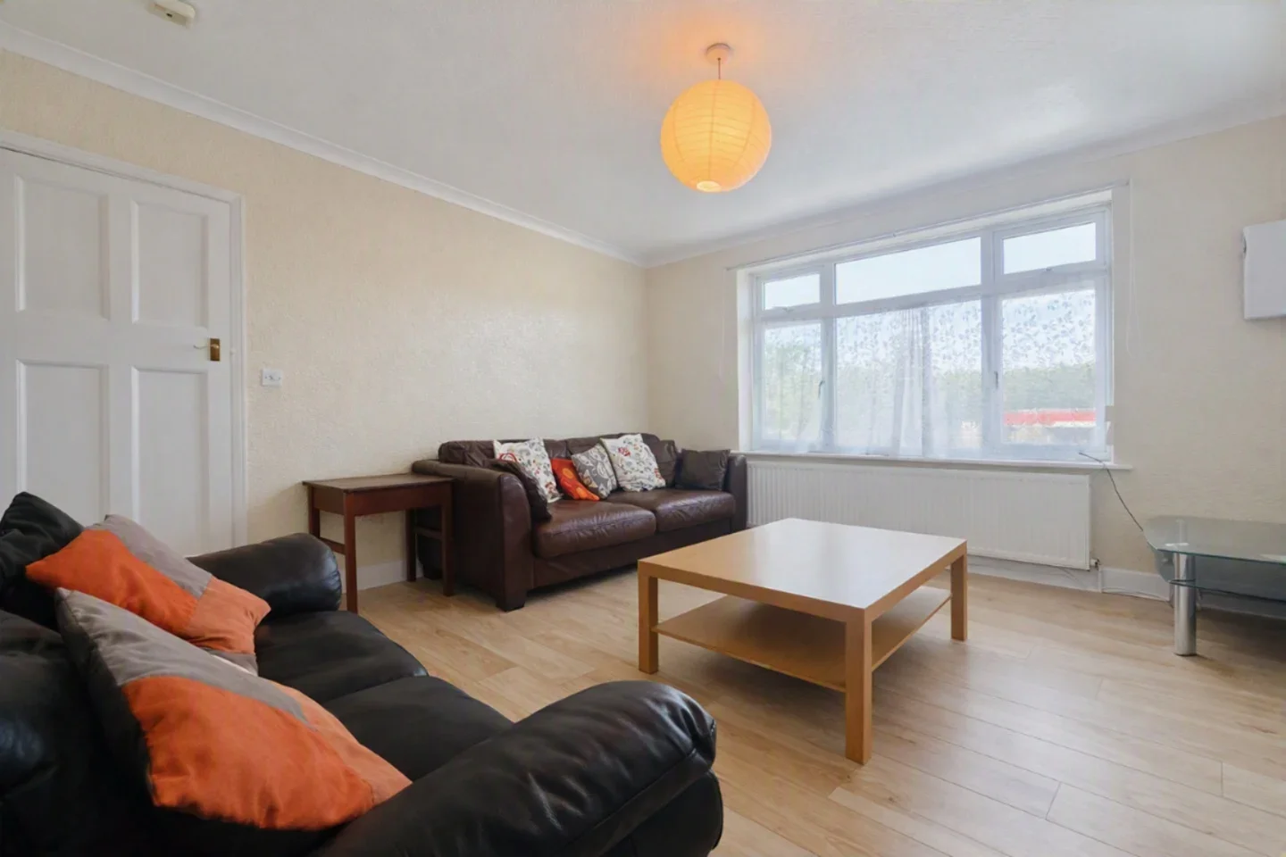 Flat Twickenham Road in Greater London