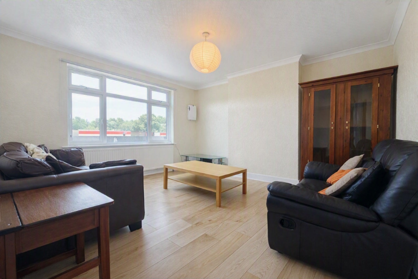 Flat Twickenham Road in Greater London