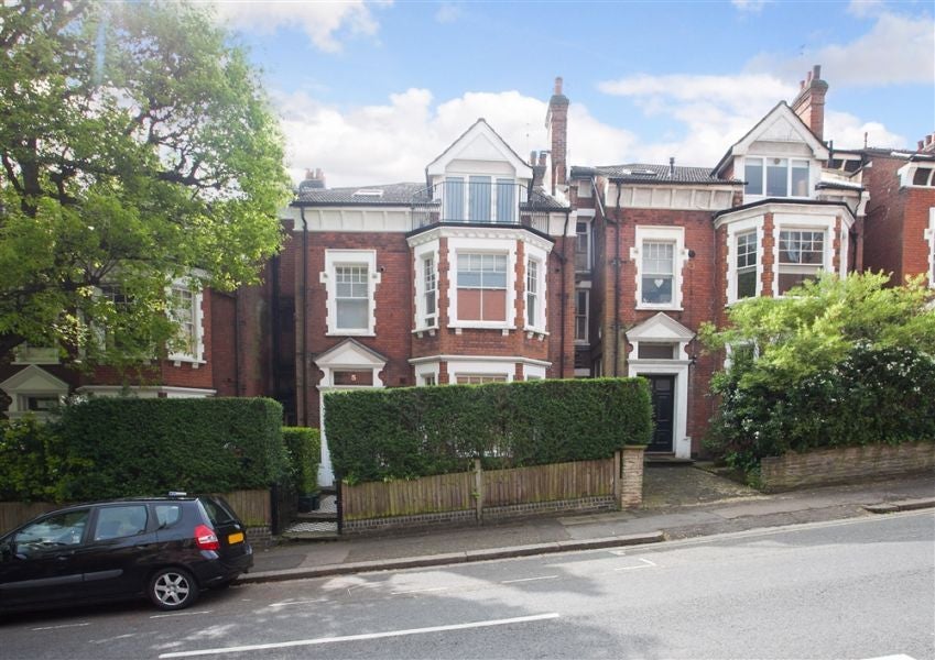Flat Jackson's Lane in Greater London