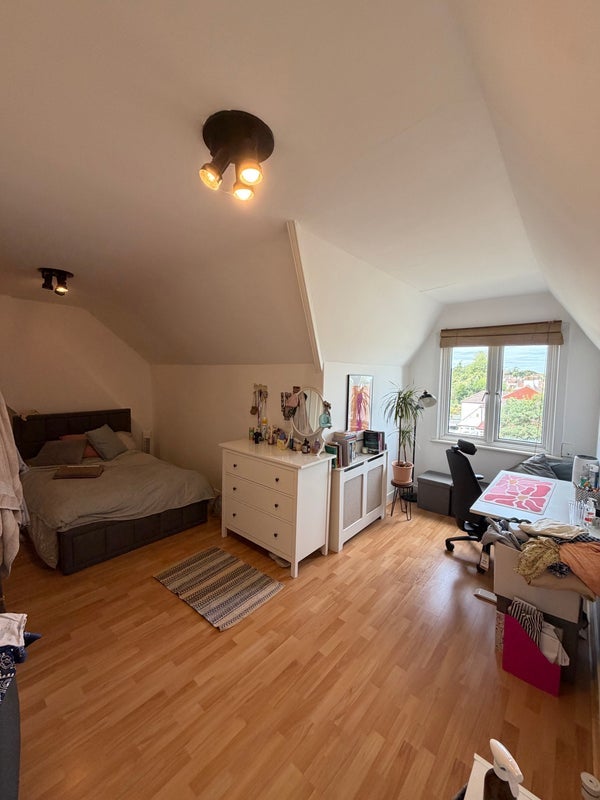 Room Coopers Lane in Greater London