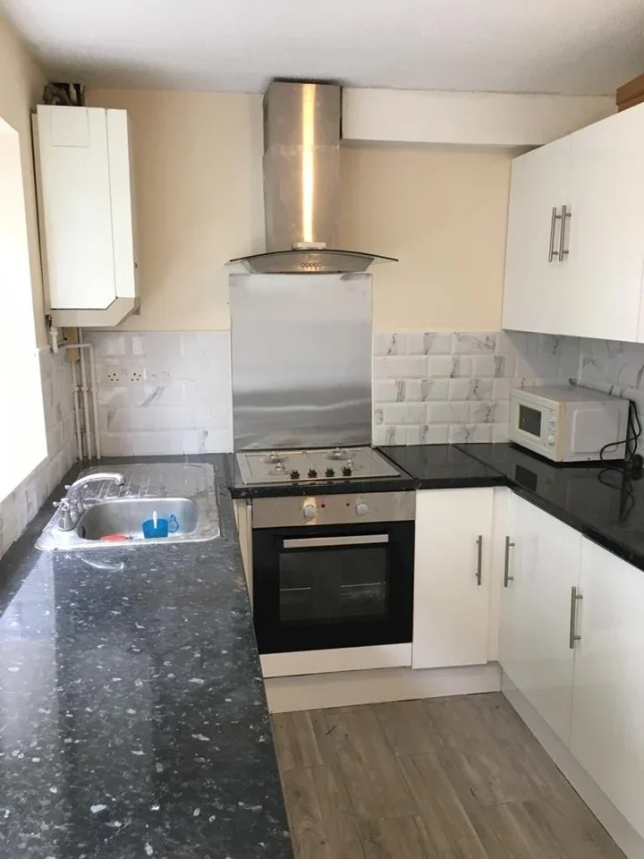 House Doveney Close in Greater London