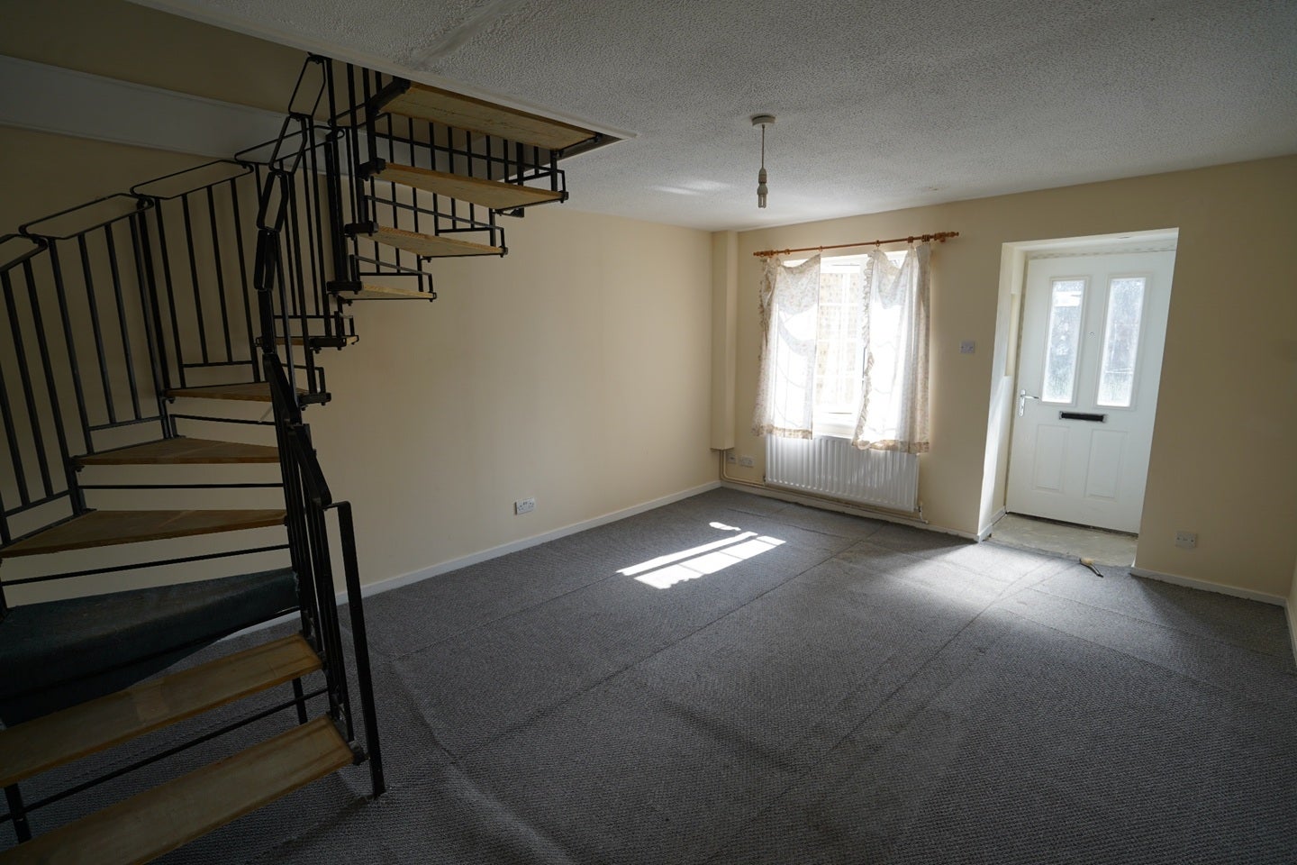House Doveney Close in Greater London