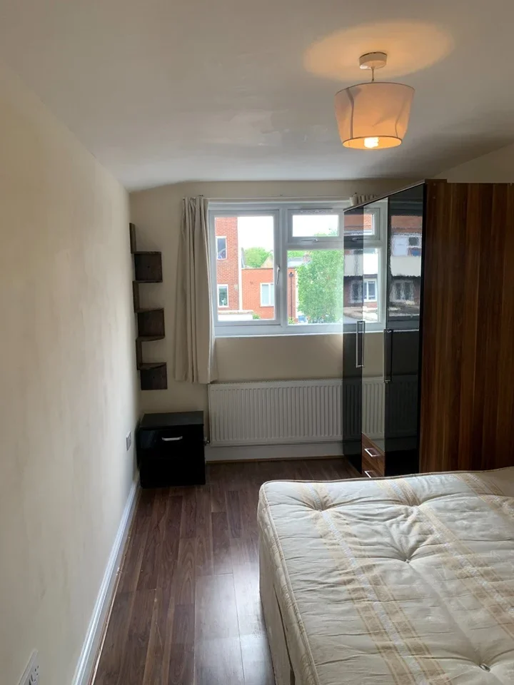 Flat Gould Terrace in Greater London