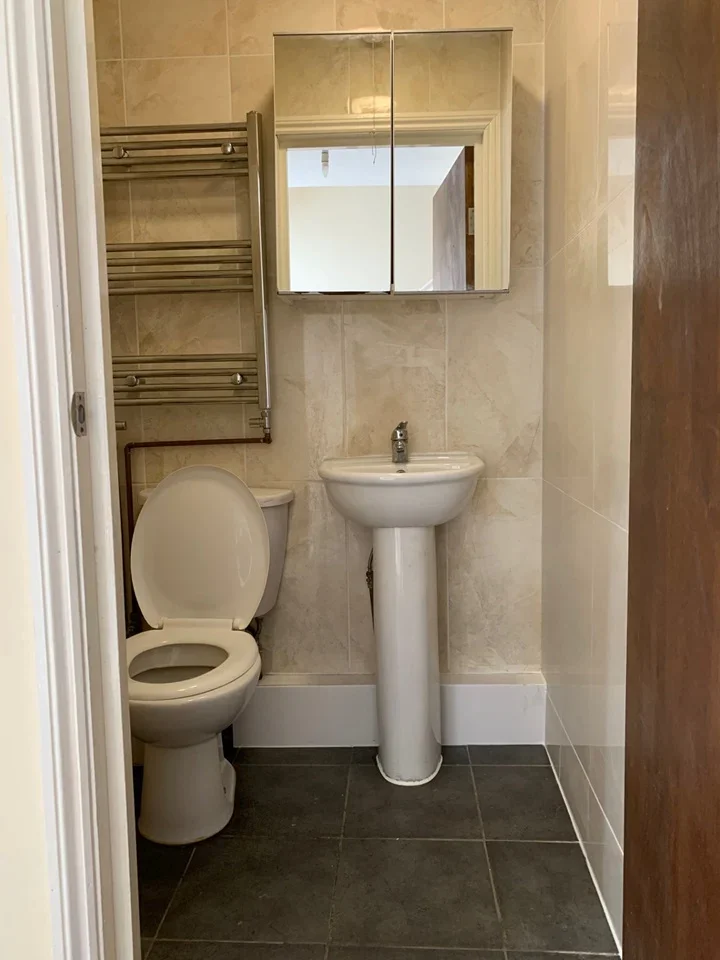 Flat Gould Terrace in Greater London